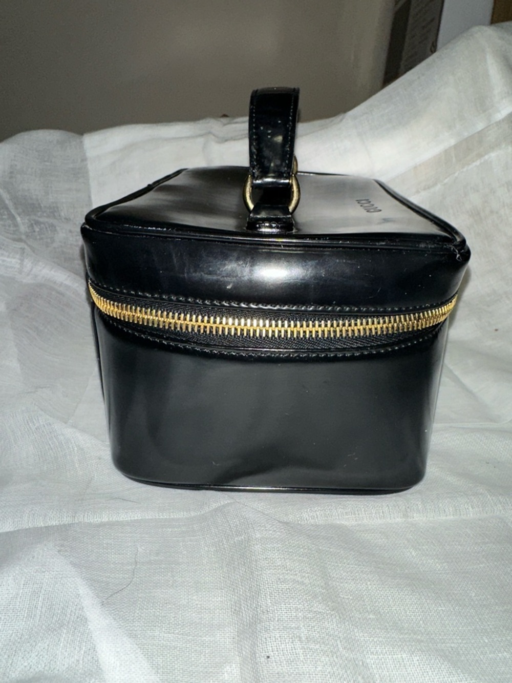 Authentic Gucci Black Patent Leather Vanity Case with Bamboo Zipper Pulls - Picture 6 of 15